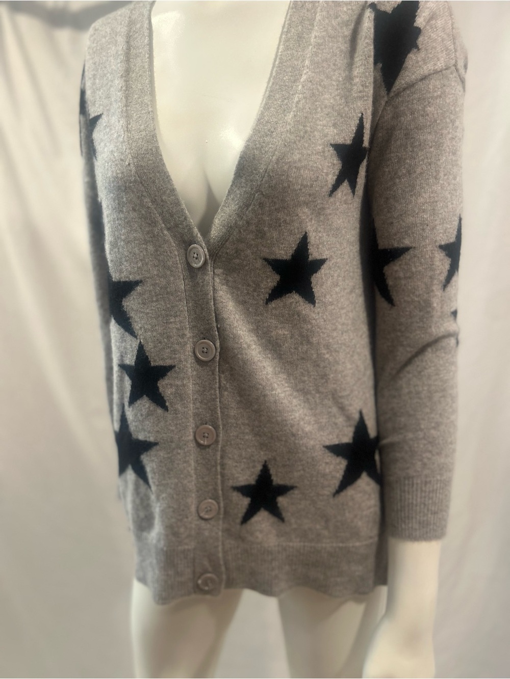 Magaschoni Cashmere Gray Star-Print V-Neck Button Cardigan Sweater
